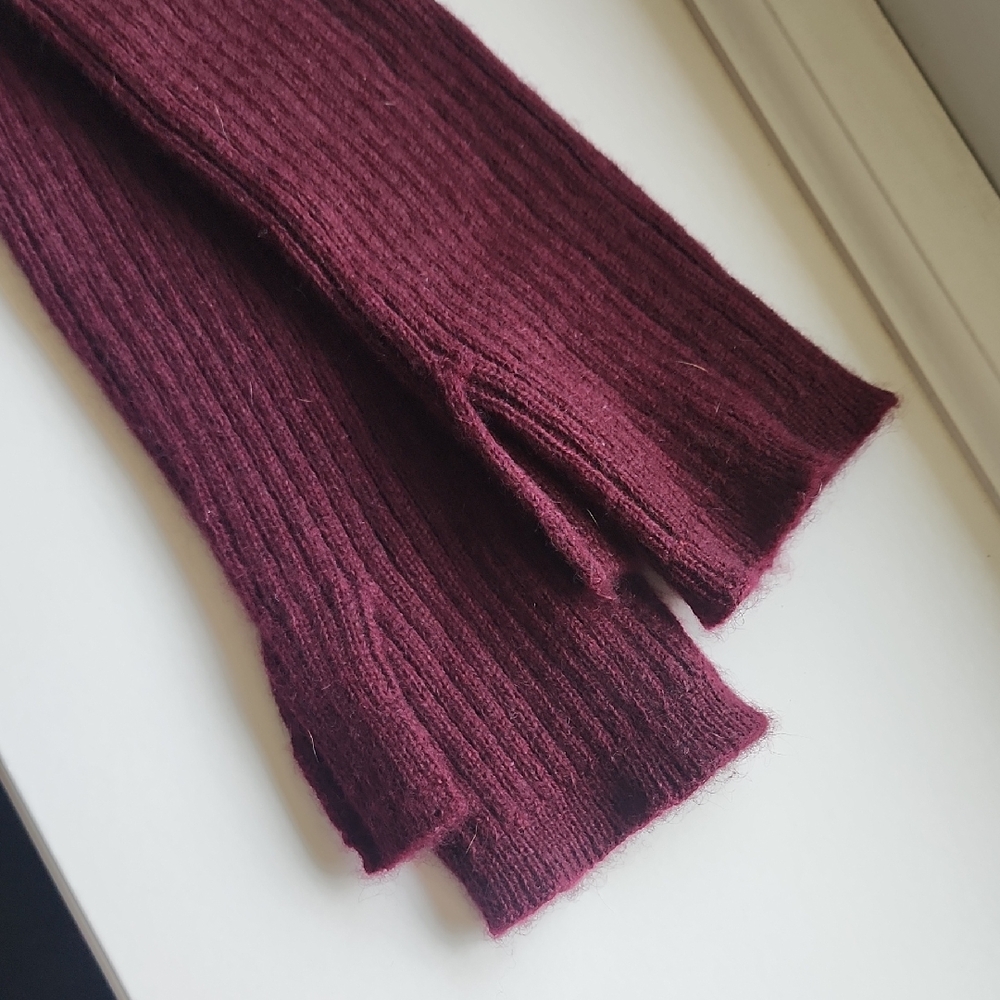 Buji Baja Cashmere Burgundy Ribbed Knit Arm Warmers OS